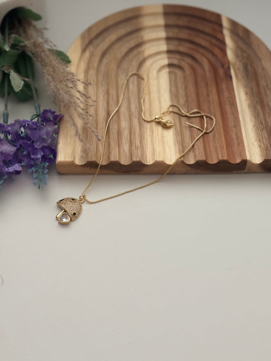 Collar con colgante de hongo brillante